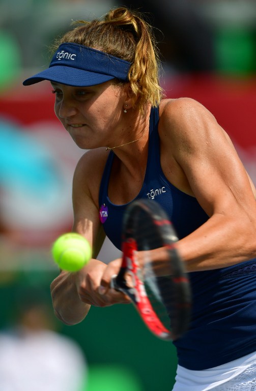 Patricia Maria Tig of Romania returns the ball against Lara Arruabarrena of Spain during their semi-final match at the WTA Korea Open tennis championships in Seoul on September 24, 2016. / AFP PHOTO / JUNG YEON-JE