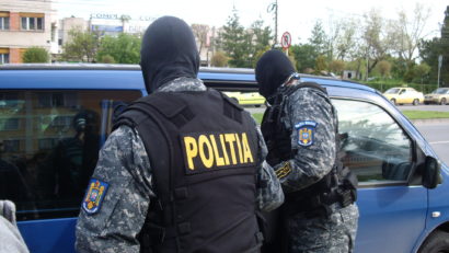 Grupare de infractori cibernetici, destructurată cu ajutorul FBI