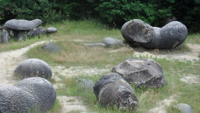 Destinaţia zilei: Muzeul trovanţilor de la Costeşti, Vâlcea