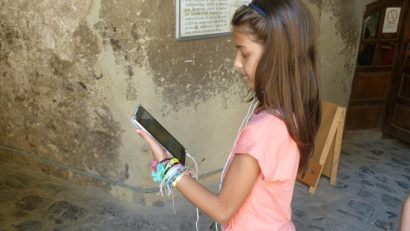 Premieră la Castelul Corvinilor! Ghid multimedia pe tabletă şi smartphone pentru turişti