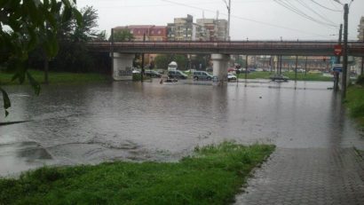 Aradul, sub apă