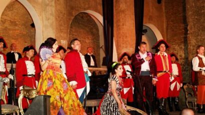 ‘Opera Nights’ – regal de operă la Castelul Corvinilor şi la poalele Cetăţii Deva