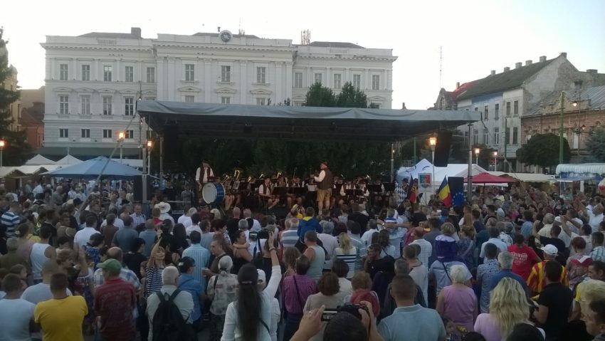 Feli și Carla’s Dreams cântă la Zilele Aradului. Duminică, Festivalul Cătlanelor