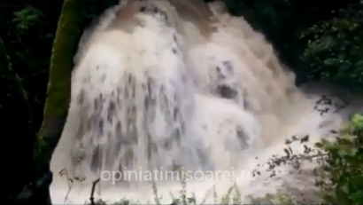 Cascada Bigăr, considerată una dintre cele mai frumoase din lume, afectată de viitură