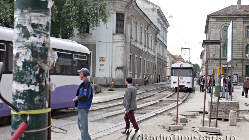 Tramvaiele de pe liniile 5 și 6 nu circulă, din nou, prin Piața Libertății