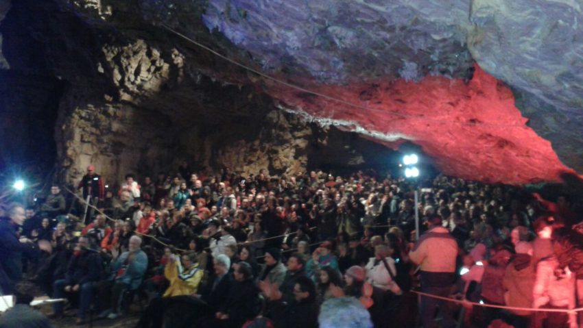 FOTO / Mii de melomani la concertul aniversar din Peștera Românești