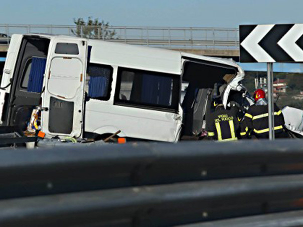 Grav accident în Italia! Şase români au murit!