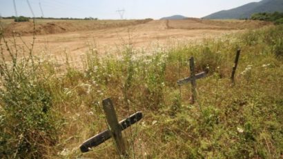 Cimitirul descoperit pe traseul autostrăzii Deva-Lugoj, mutat pentru continuarea lucrărilor