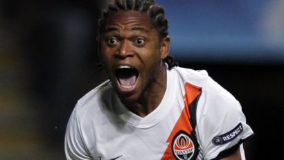 Luiz Adriano… dublă triplă!