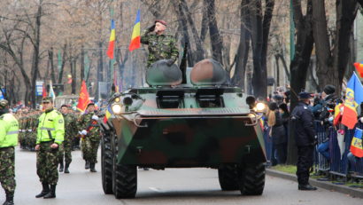 FOTO / Demonstrație de forță cu blindate, trupe antitero și focuri de armă de 1 Decembrie, la Timișoara