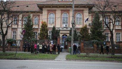 AUDIO / Dascălii de la Colegiul Coandă acuză lipsa de transparență în problema comasării cu Colegiul Leonida. Reprezentanții ISJ Timiș reacționează