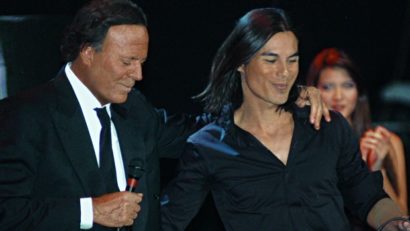 Julio Iglesias va cânta în România alături de fiul său Julio Iglesias Jr.