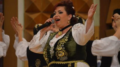 VIDEO / Carmen Popovici Dumbravă în studio, în preajma zilei sale de naştere, cu ultimele înregistrări