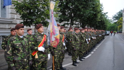 Spectacol de tehnică militară. De Ziua Armatei Române, militarii americani vor defila alături de cei arădeni