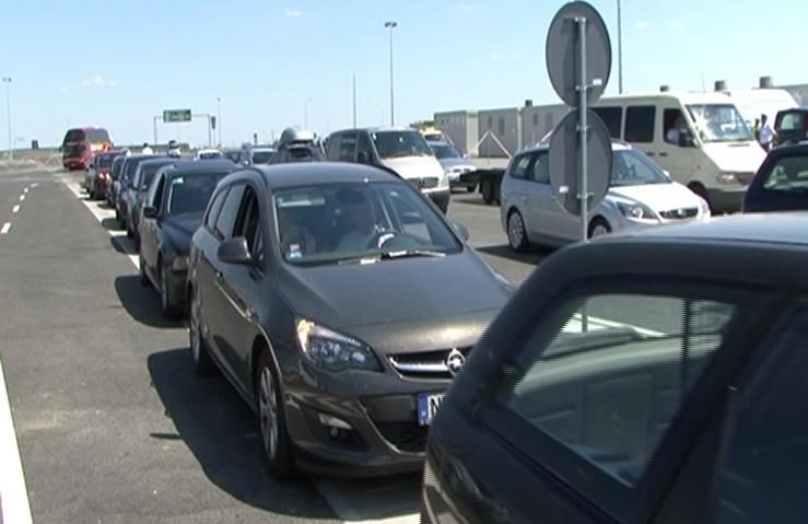 Sezonul vacanţelor aglomerează traficul prin vămile din vestul ţării