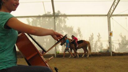 AUDIO / Concert clasic în pas de cal pentru copiii speciali la Centrul HorsEmotion