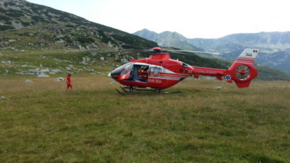 Turista lovită de fulger în Retezat, în stare stabilă la spital în Timișoara