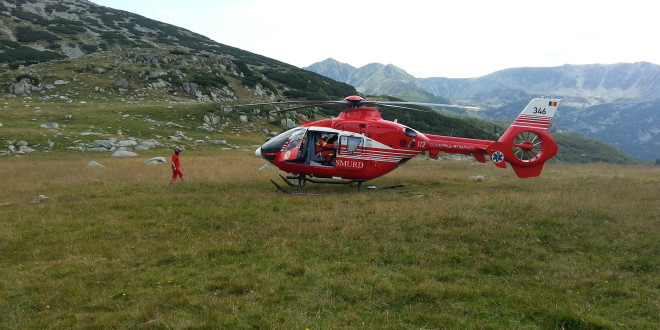 Turista lovită de fulger în Retezat, în stare stabilă la spital în Timișoara