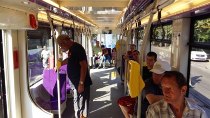 FOTO / Cele două tramvaie noi, prezentate timișorenilor. Când vor fi puse în circulație?