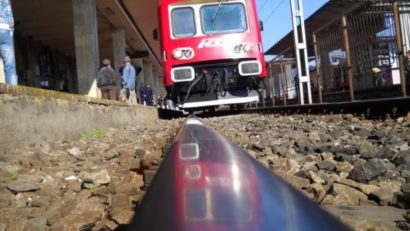 Trenurile circulă cu viteză redusă în judeţele afectate de caniculă. CFR anunţă posibile întârzieri