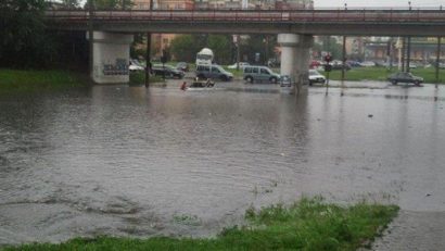 Cine răspunde pentru inundațiile din cartierul Micălaca?