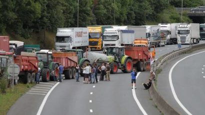 Fermierii francezi au blocat Parisul pentru a obţine ajutorul Guvernului