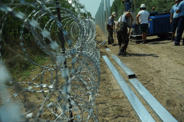 Ungaria a început construcţia gardului de la graniţa cu Croaţia. Sute de militari, trimiși la graniță