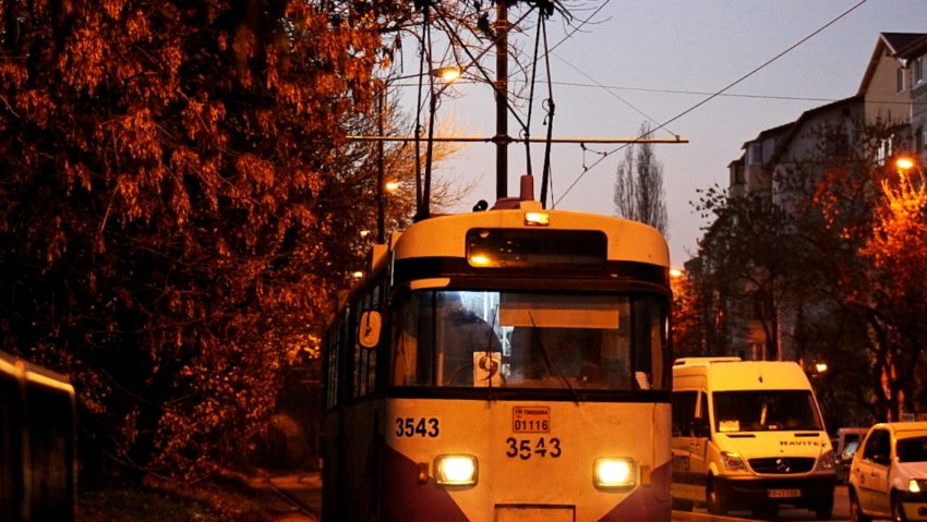 Circulația tramvaielor de pe trei linii, suspendată pe un tronson în Timișoara