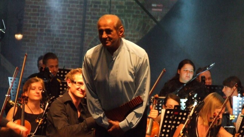 Personalitatea zilei: Gheorghe Zamfir – artistul care a reusit să cucerească aplauzele întregii planete