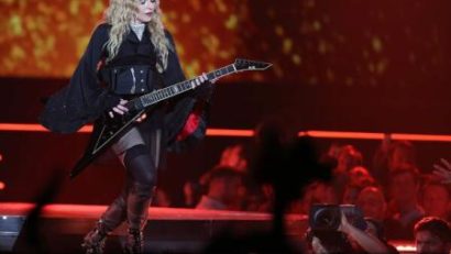 Madonna a cântat în lacrimi ‘La vie en rose’ într-un concert la Stockholm