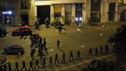 Atentate la Paris: Un francez, delincvent de drept comun, identificat ca terorist. Bărbatul care a închiriat mașina folosită în atacuri, arestat