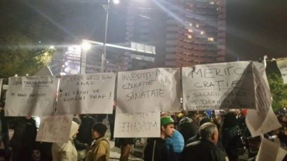 O nouă zi de proteste în Piaţa Universităţii