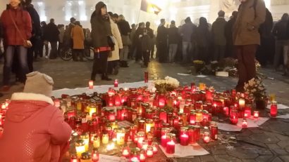 FOTO Timișorenii au ieșit din nou în Piața Victoriei, la o săptămână după tragedia din Colectiv