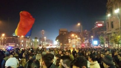 Protest Colectiv: Bucureștenii s-au adunat în Piața Universității, pentru a treia seară consecutiv