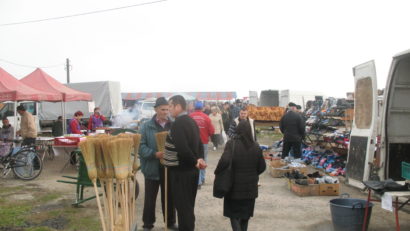 FOTO / AUDIO / Supermarketurile și vânzătorii de second-hand sufocă târgurile sătești din Timiș