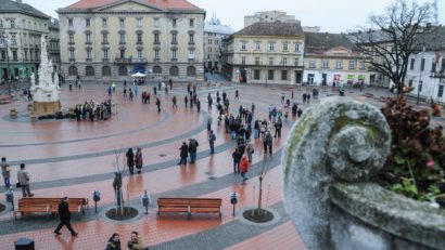 Spectacol de lectură, astăzi, la Timişoara. Cititorii se vor aşeza pe cercurile concentrice din Piaţa Libertăţii