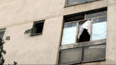 Explozie într-un bloc de garsoniere din Zărneşti