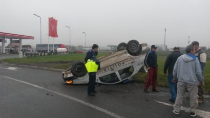 FOTO / Mașină de poliție răsturnată, lângă Timișoara