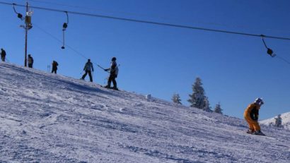 Carnaval pe schiuri şi reduceri de 40% la telescaun în staţiunea Straja