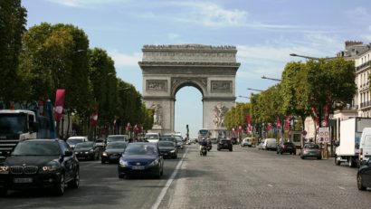 Bulevardul Champs Elysees va fi închis pentru maşini o duminică pe lună