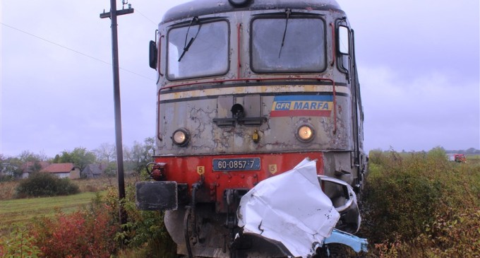 Un cetățean spaniol a murit, după ce mașina în care se afla a fost lovită de tren, lângă Hațeg