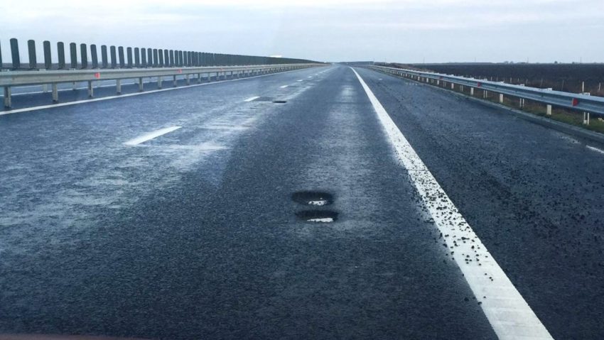 Atenție, șoferi! Gropi pe autostrada Nădlac – Arad, inaugurată cu un an în urmă