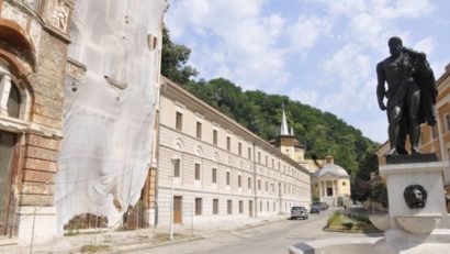 Sute de monumente din Caraş-Severin au nevoie de restaurare