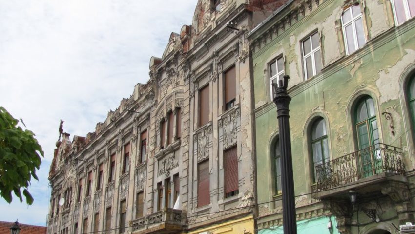 Clădiri de patrimoniu stricate de proprietari care nu știu că locuiesc în imobile istorice. Direcția de Cultură Timiș ia măsuri