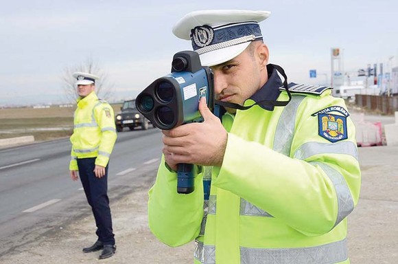 Pistolul radar i-a venit de hac: Circula cu 188 km/h pe un drum din Timiș cu limitare de 70 km/h