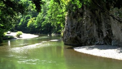 Locuitorii din Prigor apără Cheile Nerei de construcția microhidrocentralelor: Flora și fauna vor dispărea