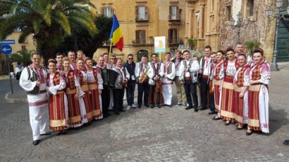 FOTO / Ansamblul profesionist “Banatul” reprezintă România la Festivalul “Sagra del Mandorlo” din Agrigento, Sicilia