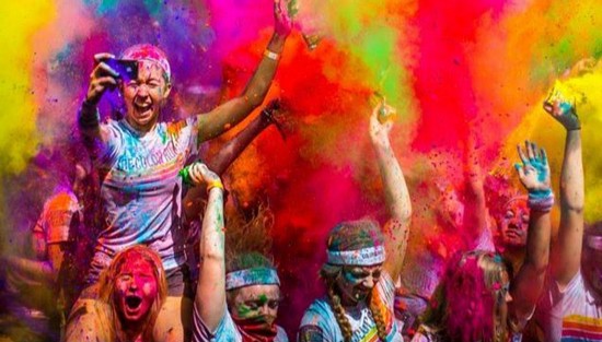 Alergare, distracţie şi culoare la "The Color Run", un eveniment în premieră la Timişoara