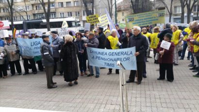 FOTO / Protest al cadrelor didactice și al pensionarilor, la Timișoara