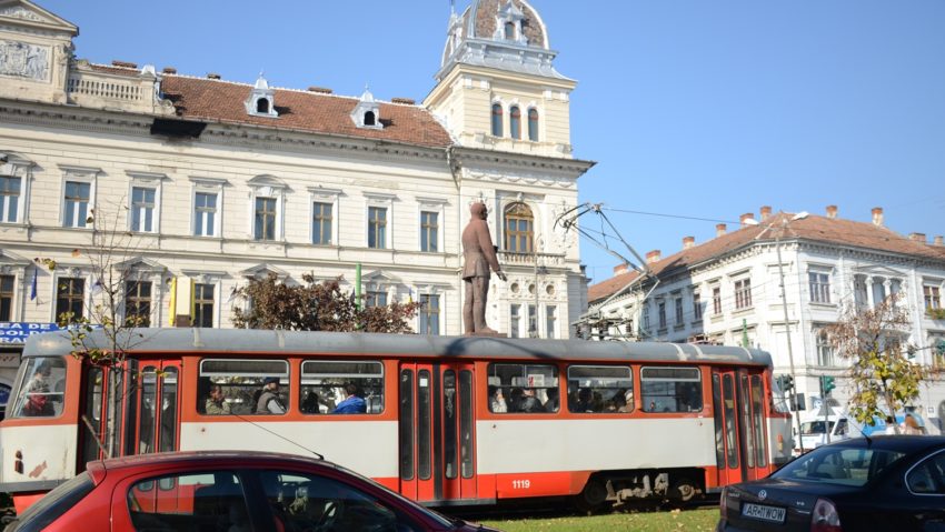 Bolnav de COVID și prins fără mască în tramvai